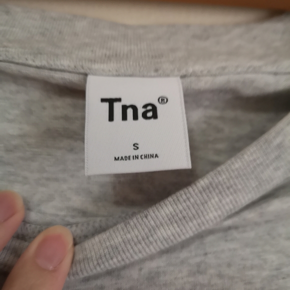 Aritzia TNA Agden Long Sleeve - Picture 5 of 6